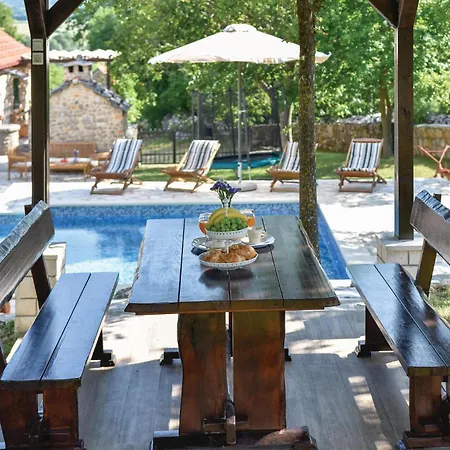 Gorgeous Home In Hrvace With Wifi Rumin