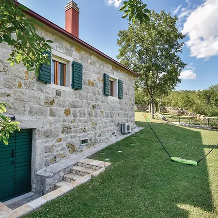 Gorgeous Home In Hrvace With Wifi Rumin