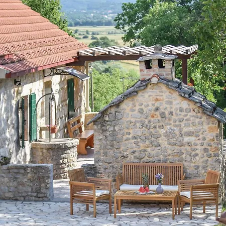 Nyaraló With Fireplace Xiii Hrvace