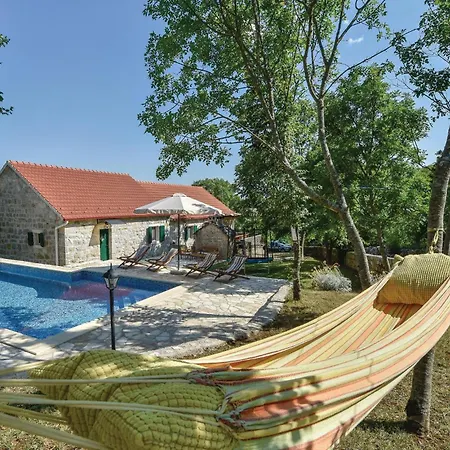 Gorgeous Home In Hrvace With Wifi