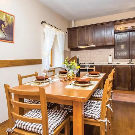 Gorgeous Home In Hrvace With Wifi Holiday home Rumin