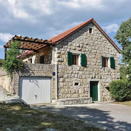 Gorgeous Home In Hrvace With Wifi
