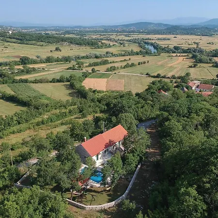 Gorgeous Home In Hrvace With Wifi Holiday home *
