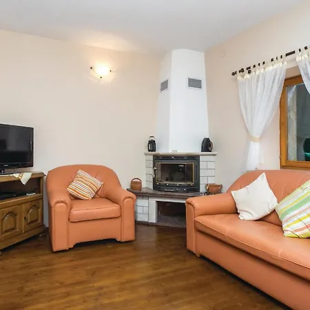 With Fireplace Xiii Hrvace