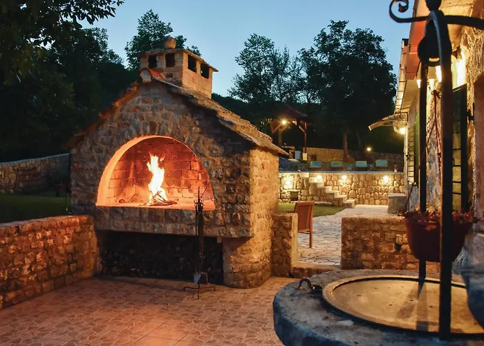 With Fireplace Xiii Hrvace