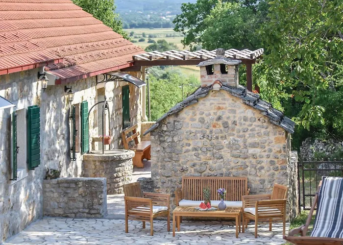 Tatil Evi With Fireplace Xiii Hrvace