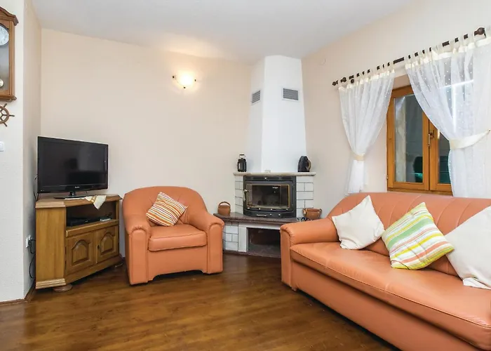 With Fireplace Xiii Hrvace