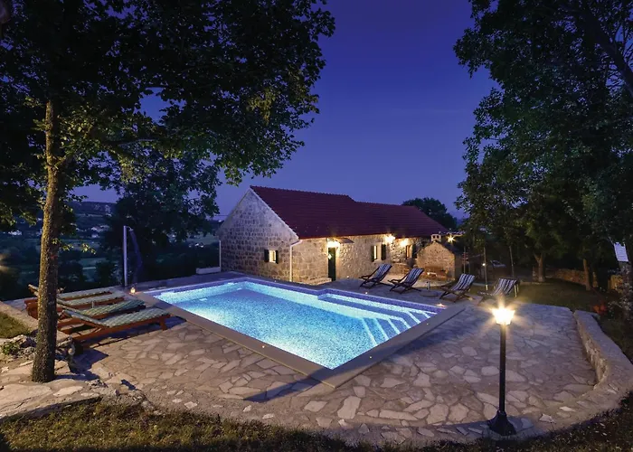 With Fireplace Xiii Hrvace